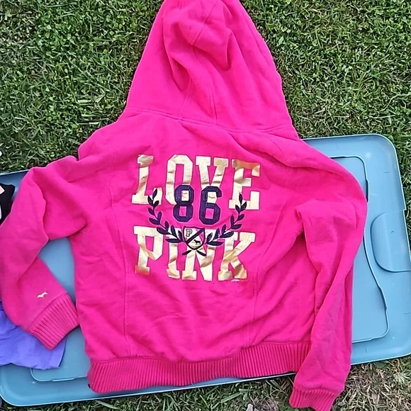 Large Victoria Secret Pink coat - Picture 8 of 8